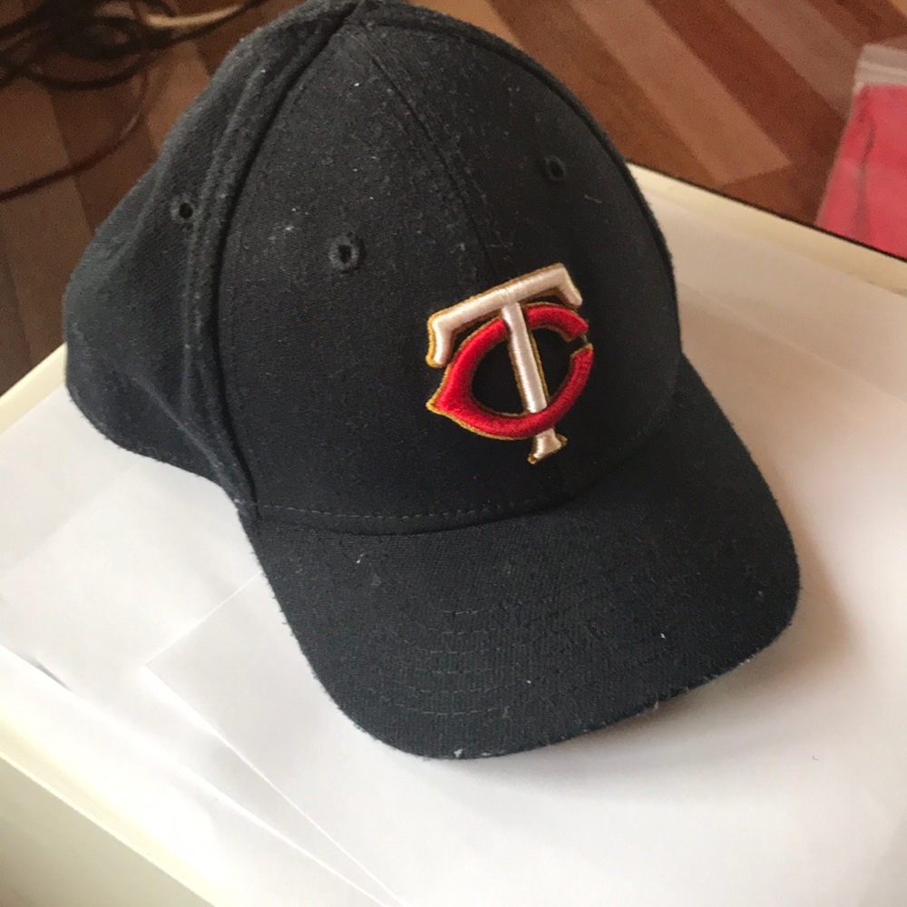 Fitted new era Twins hat Youth Size 2-5 yr old